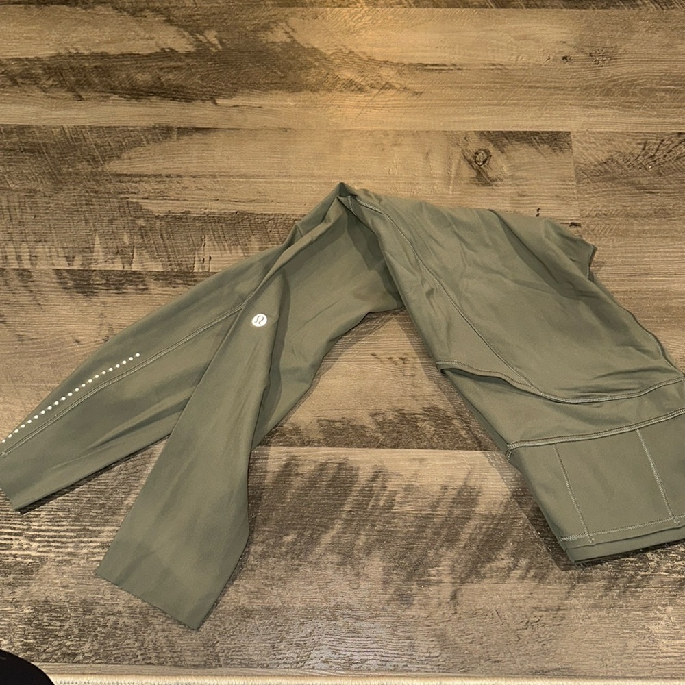 Lululemon sage green fast and free tight *reflective 25in